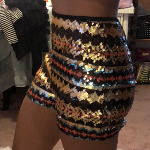 High waist Sequin Bebe shorts 🛍🥂🌸 HOST PICK - Picture 7 of 8